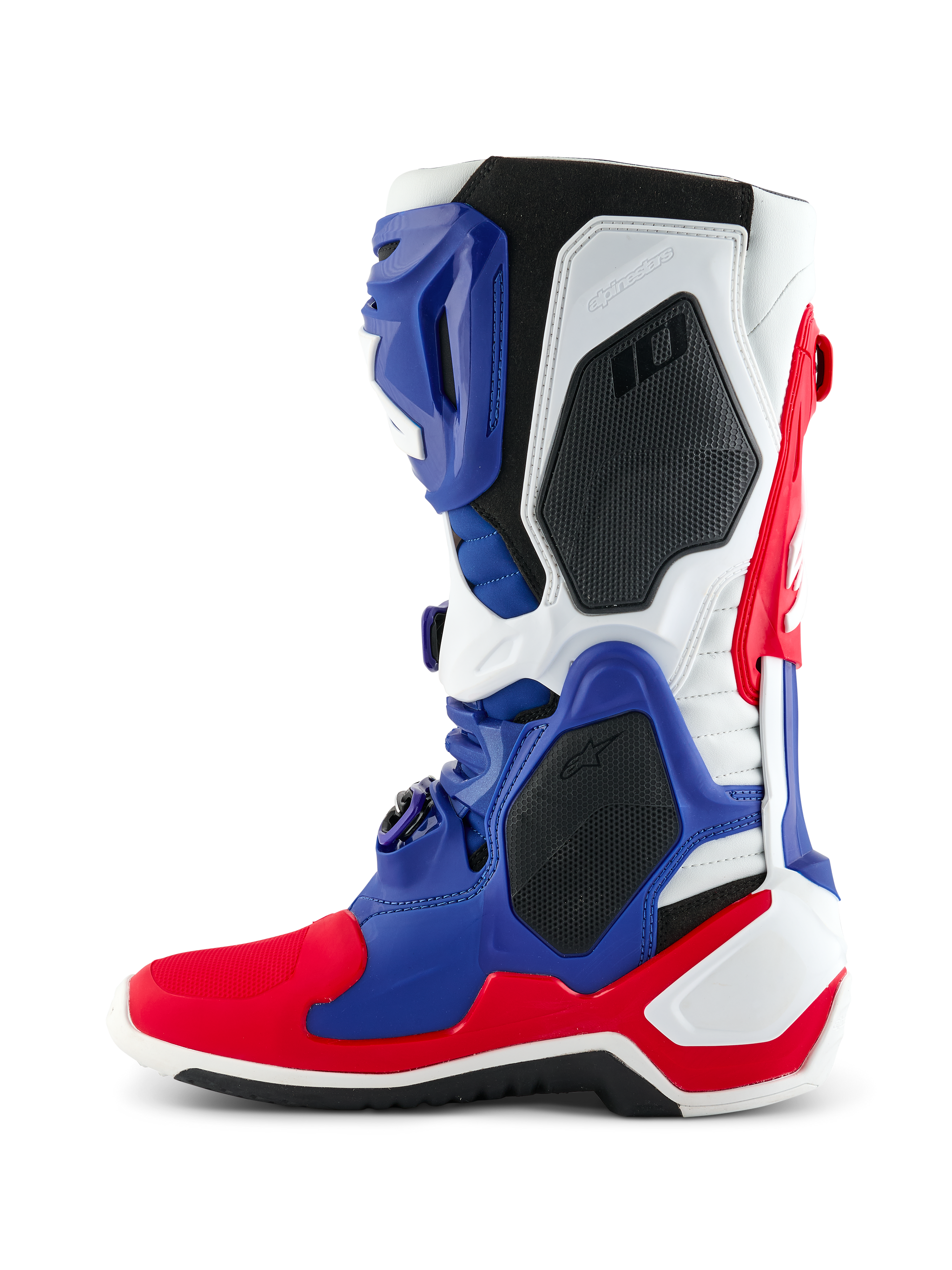 Alpinestars Limited Edition Fortitude Tech 10 Stiefel, Motocross-Stiefel, leuchtendes Rot, Weiß und Blau, seitliche Profilansicht mit mehrteiligem TPU-Chassis, schwarzen schützenden Wabeneinsätzen und Alpinestars-Logo, professionelles Schuhwerk für den Offroad-Rennsport