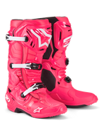 Alpinestars Tech 10 Stiefel, Motocross-Stiefel, Diva Pink und Weiß, mit einer leichten Verbundkonstruktion, einem Dreifach-Schnallensystem, einer TPU-Schutzschale und dem ikonischen Stern-Logo auf Schienbein und Zehenbereich, professionelles Schuhwerk für den Offroad-Rennsport.