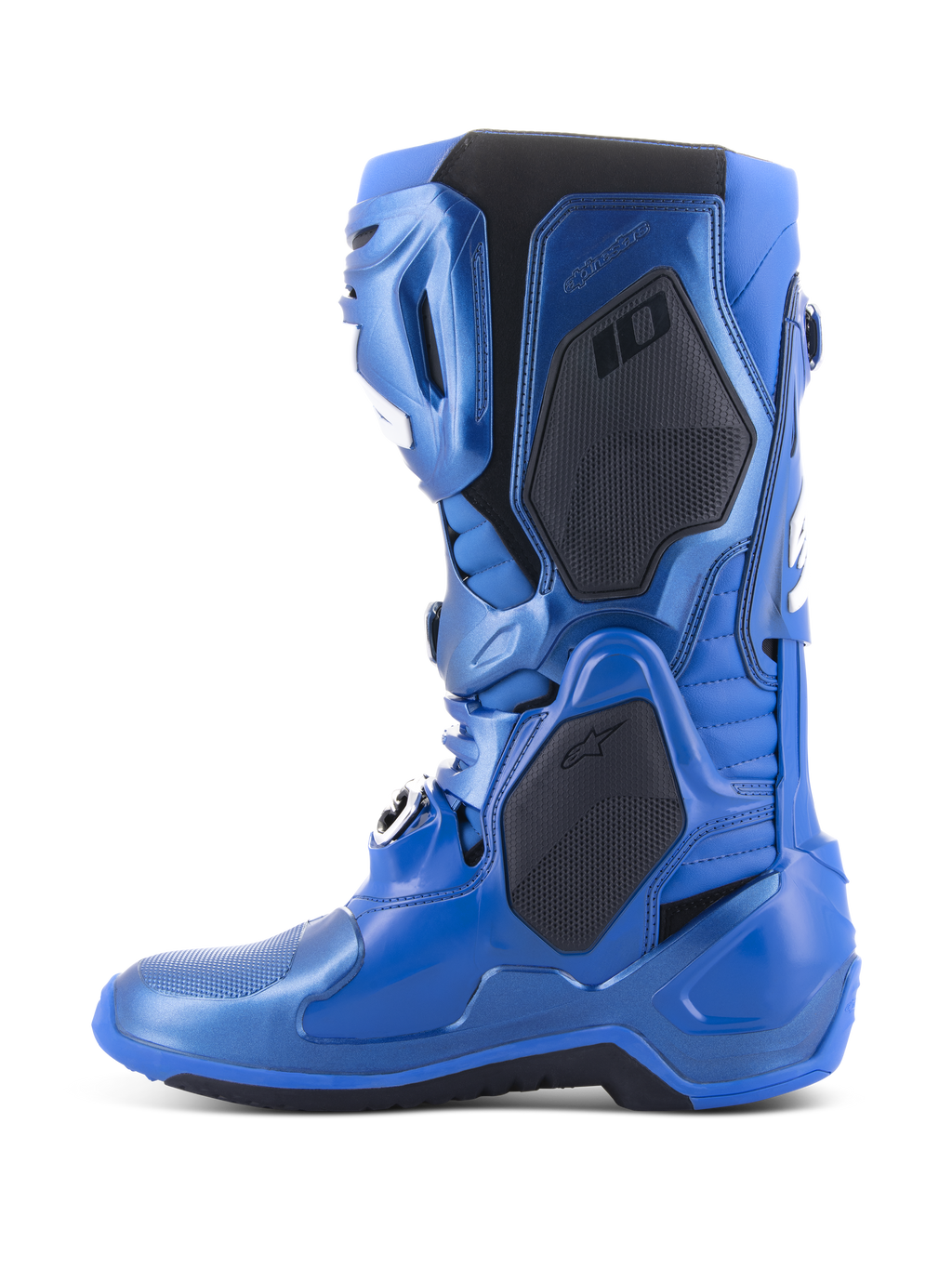 Alpinestars Tech 10 Stiefel, Motocross-Stiefel, Metallic-Blau und Schwarz, Seitenprofilansicht mit schwarzen Schutzpaneelen und metallic-blauem Finish, fortschrittliches technisches Design für den professionellen Motocross-Rennsport