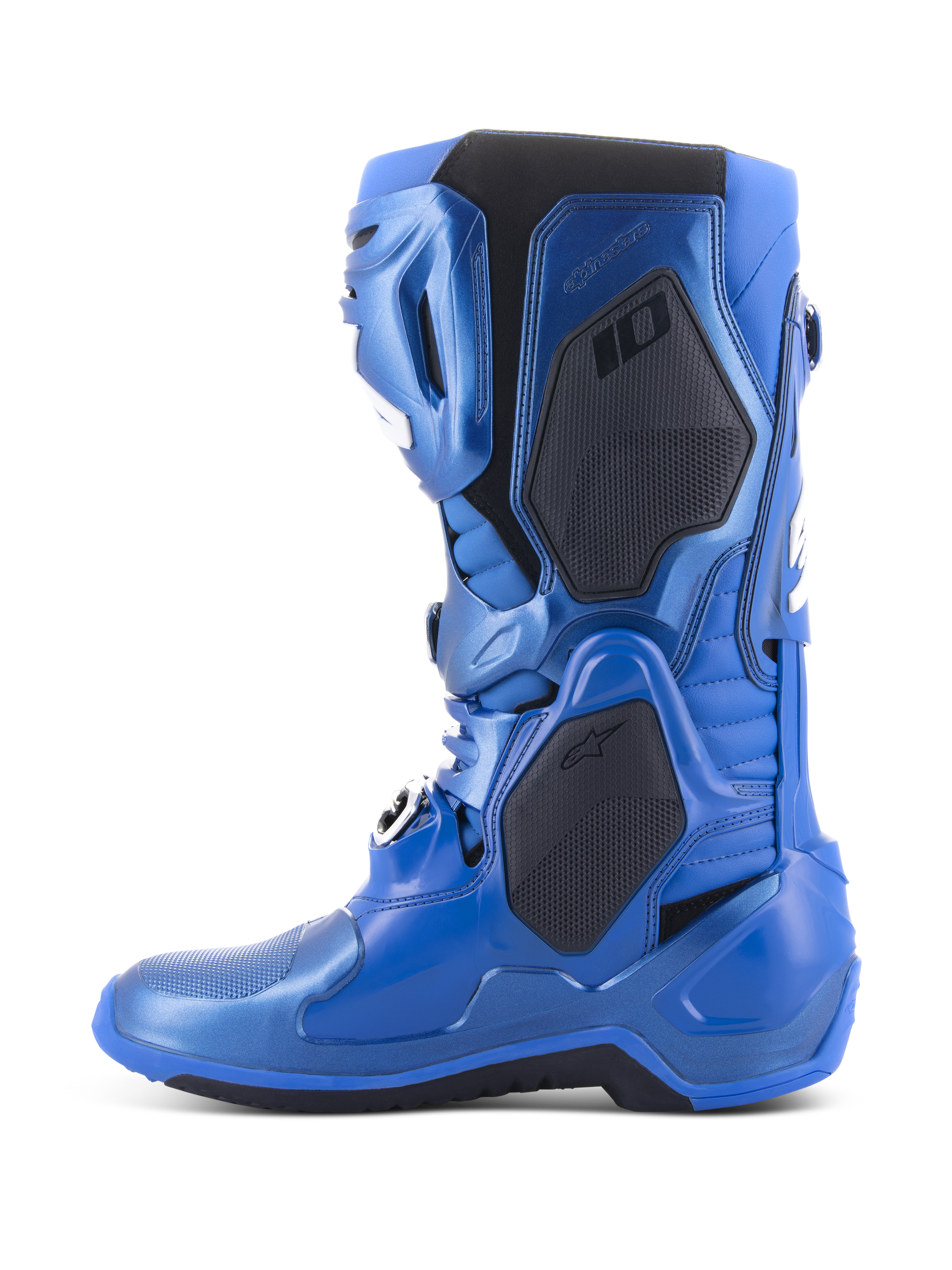 Alpinestars Tech 10 Stiefel, Motocross-Stiefel, Metallic-Blau und Schwarz, Seitenprofilansicht mit schwarzen Schutzpaneelen und metallic-blauem Finish, fortschrittliches technisches Design für den professionellen Motocross-Rennsport