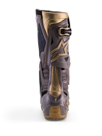 Alpinestars Tech 10 Air Gold Motocross-Stiefel, Rückansicht in Earth Brown Gold mit TPU-Schale und Gold-Akzenten.