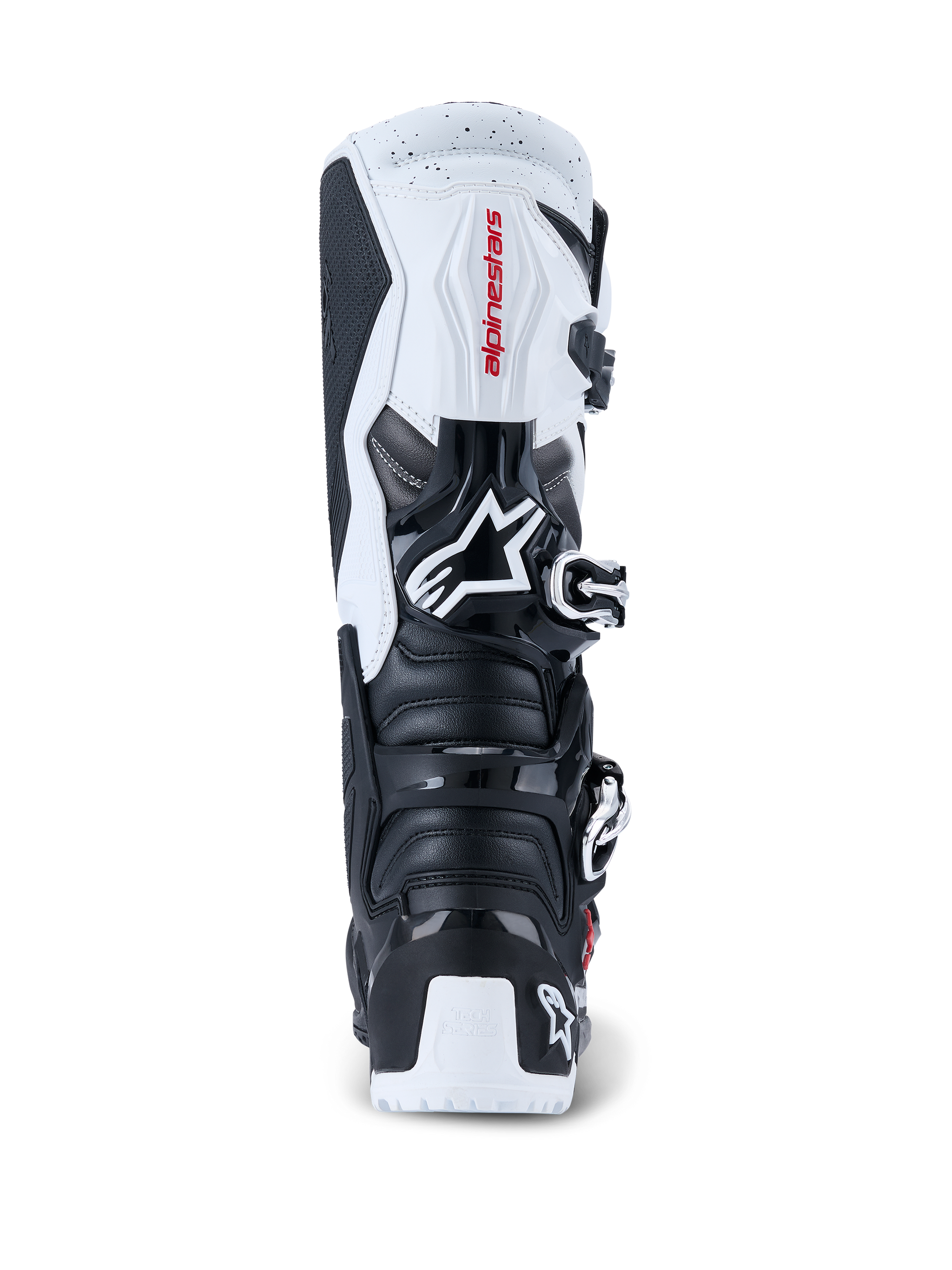 Alpinestars 2026 Tech 7 Enduro Stiefel, Motocross- und Enduro-Stiefel, Schwarz und Weiß, Rückansicht mit TPU-Schutzplatten an Ferse und Wade, rotes Alpinestars-Branding auf weißem oberen Panel und silbernes Schnallenverschlusssystem, entwickelt für High-Performance-Offroad-Fahrten.
