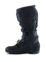 Alpinestars 2026 Tech 7 Enduro Stiefel, Motocross- und Enduro-Stiefel, Schwarz Anthrazit Weiß, mediale Seitenansicht mit texturiertem TPU-Panel für Bike-Kontakt, robuster Dual-Compound-Sohle und strapazierfähiger Mikrofaser-Konstruktion.