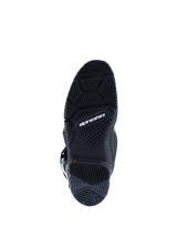 Alpinestars 2026 Tech 7 Enduro Stiefel, Schwarz Anthrazit Weiß, Unteransicht der spezialisierten Enduro-spezifischen Dual-Compound-Sohle, detailliertes Profilmuster für Offroad-Traktion, weißes Alpinestars-Branding und Verschleißgrenzen-Anzeige