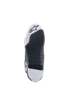 Alpinestars Tech 10 Supervented Stiefel, Motocross-Stiefel, Sohlenansicht, schwarzes Waben-Grippmuster auf weißem und schwarzem Untergrund, austauschbarer zentraler Einsatz, mit Alpinestars-Logo im Zehenbereich