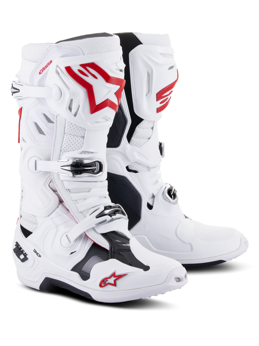 Alpinestars Tech 10 Supervented Stiefel, Motocross-Stiefel, Weiß und Hellrot, mit perforierter Mikrofaser für Luftzirkulation, markanten roten Astars-Logos, schwarzen Schnallenverschlüssen und einem verstärkten TPU-Chassis für Offroad-Performance.