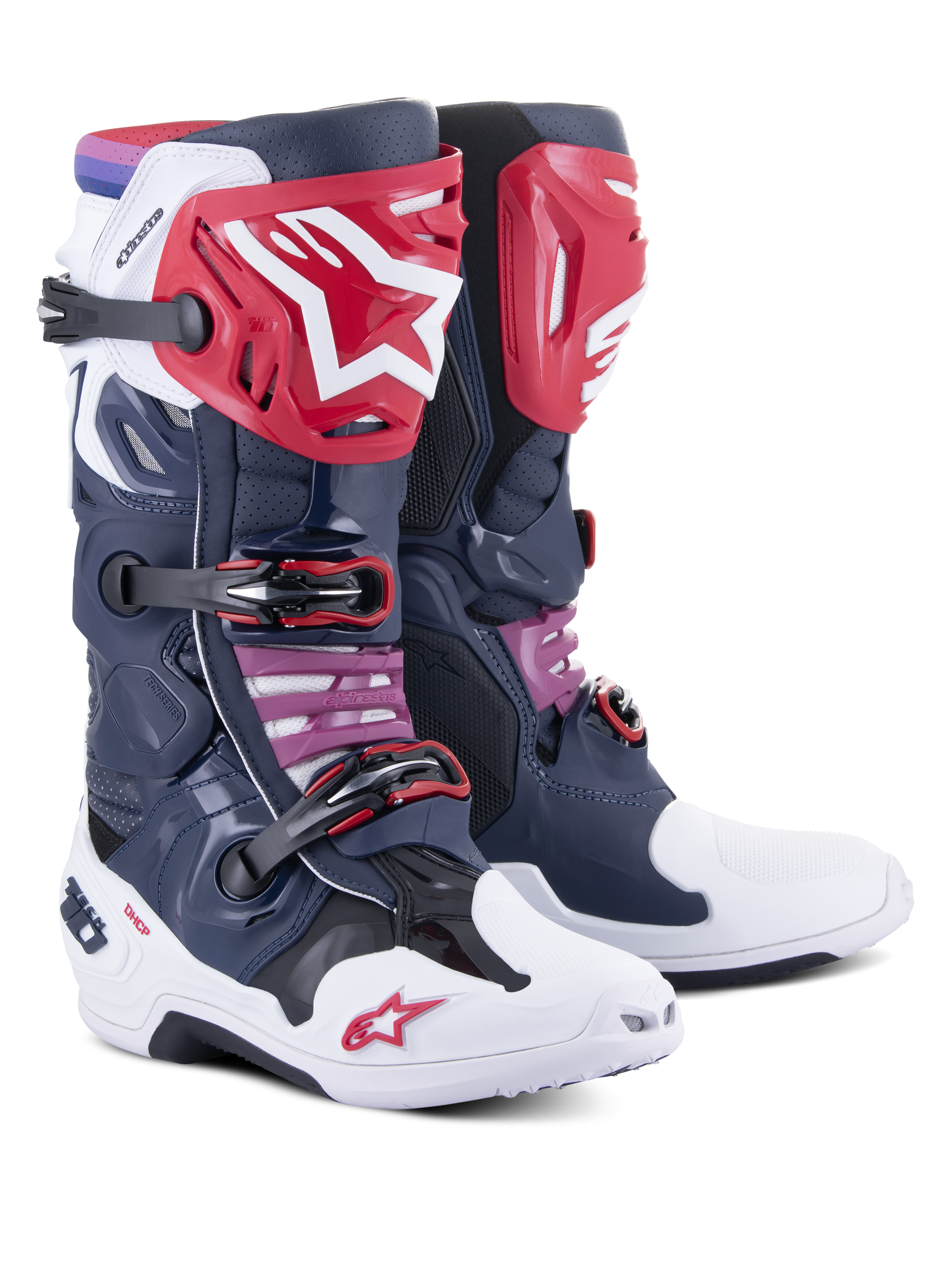 Alpinestars Tech 10 Supervented Stiefel, Motocross-Stiefel, Night Navy White Rainbow, mit roten Schienbeinplatten und einem weißen Stern-Logo, mehreren schwarzen Schnallen und perforierten Mesh-Einsätzen für hohe Luftzirkulation.