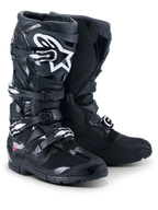 Alpinestars 2026 Tech 7 Enduro Drystar® Stiefel, professionelle Motocross- und Enduro-Stiefel, Schwarz, Vier-Schnallen-Verschlusssystem, weißes Astar-Logo am Schienbein, robuste TPU-Schutzpaneele und eine spezialisierte Sohle für Grip im Gelände.