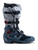 Alpinestars Tech 7 Enduro Drystar® Stiefel, wasserdichte Herren-Offroad-Motorradstiefel, Dunkelgrau, Grau und rote Akzente.