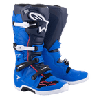 Alpinestars Tech 7 Stiefel, Motocross-Stiefel, Alpine Blue, Night Navy und Bright Red, mit weißen und schwarzen Aluminiumschnallen, großem weißem Stern-Logo auf dem Schienbein und strapazierfähigen weißen Sohlen, Schutzausrüstung für den Offroad-Rennsport