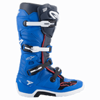 Alpinestars Tech 7 Stiefel, Motocross-Stiefel, Alpine-Blau, Nachtblau und Hellrot, High-Top-Design mit Vier-Schnallen-Verschlusssystem, weiße und schwarze Schnallen, weiße Sohle mit schwarzem Mittelteil, rote Akzente und Alpinestars-Branding, professioneller Offroad-Rennschutz