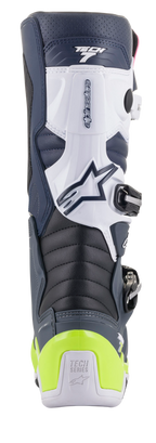 Alpinestars Tech 7 Stiefel, Motocross-Stiefel, Rückansicht in Dunkelblau, Weiß und Dunkelgrau mit leuchtend gelb-fluoreszierendem Fersenschutz, Akkordeon-Flexzonen und Tech Series-Branding.