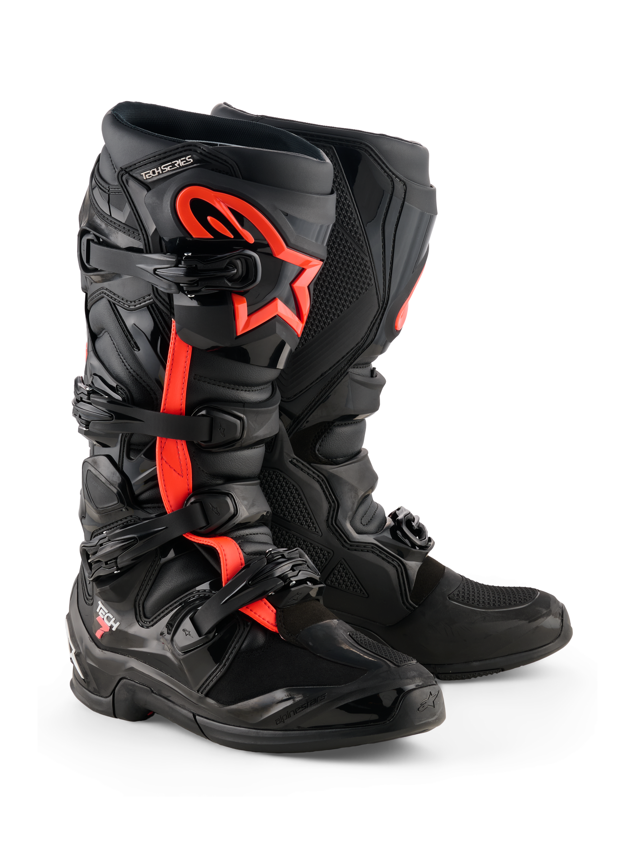 Alpinestars Tech 7 Stiefel, Motocross-Stiefel, Schwarz und Rot Fluo, mit vier schwarzen Schnallen, TPU-Schienbeinplatte und rotem Alpinestars-Sternlogo an der Seite, robustes Offroad-Design.