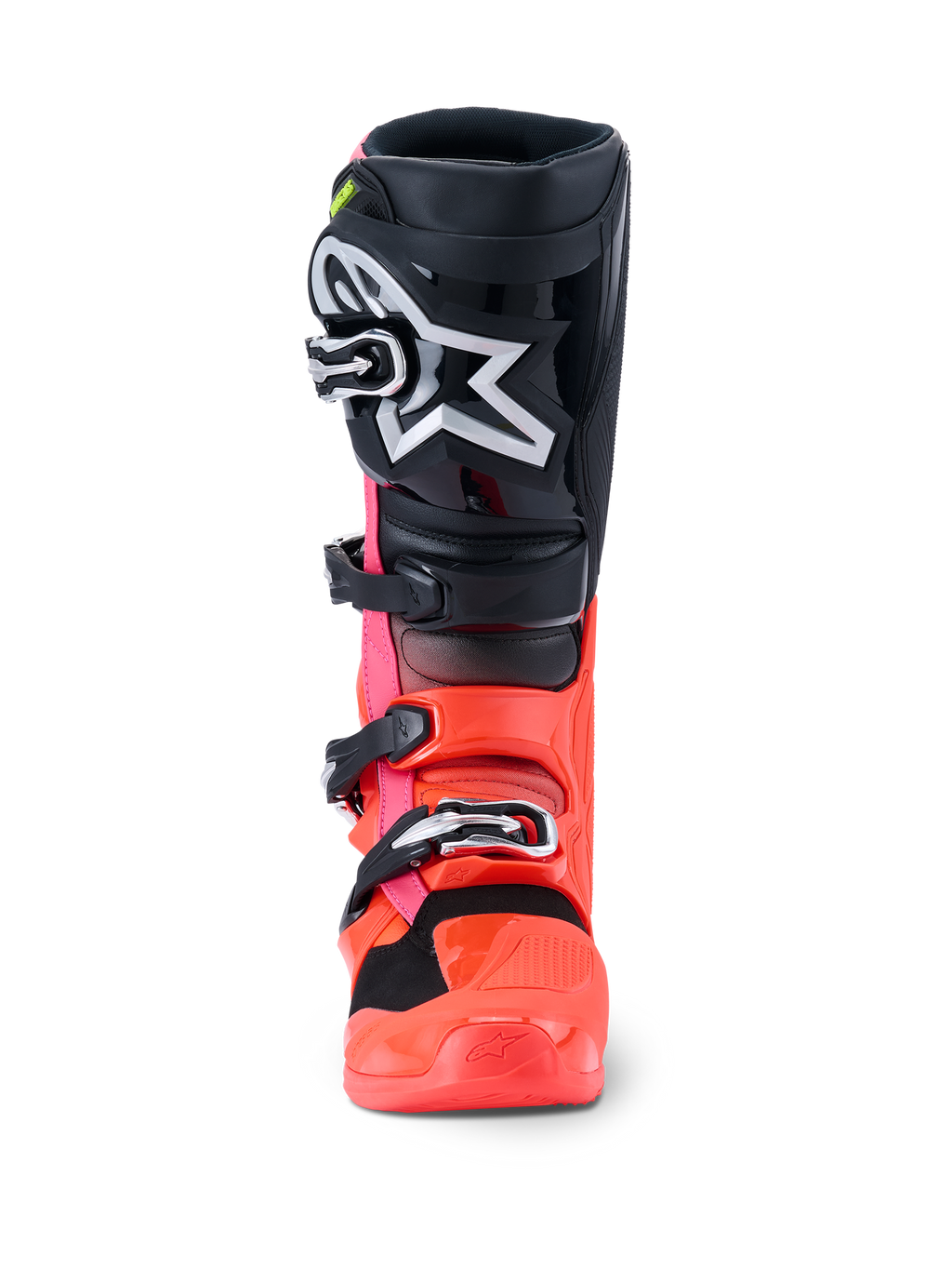 Alpinestars Tech 7 Stiefel, Motocross-Stiefel, Schwarz, Fluoreszierendes Rot und Fluoreszierendes Pink, Vorderansicht mit schwarzer Schienbeinplatte und großem weißen Astars-Logo, fluoreszierendem roten und pinken unteren Chassis sowie silbernem Schnallenverschlusssystem