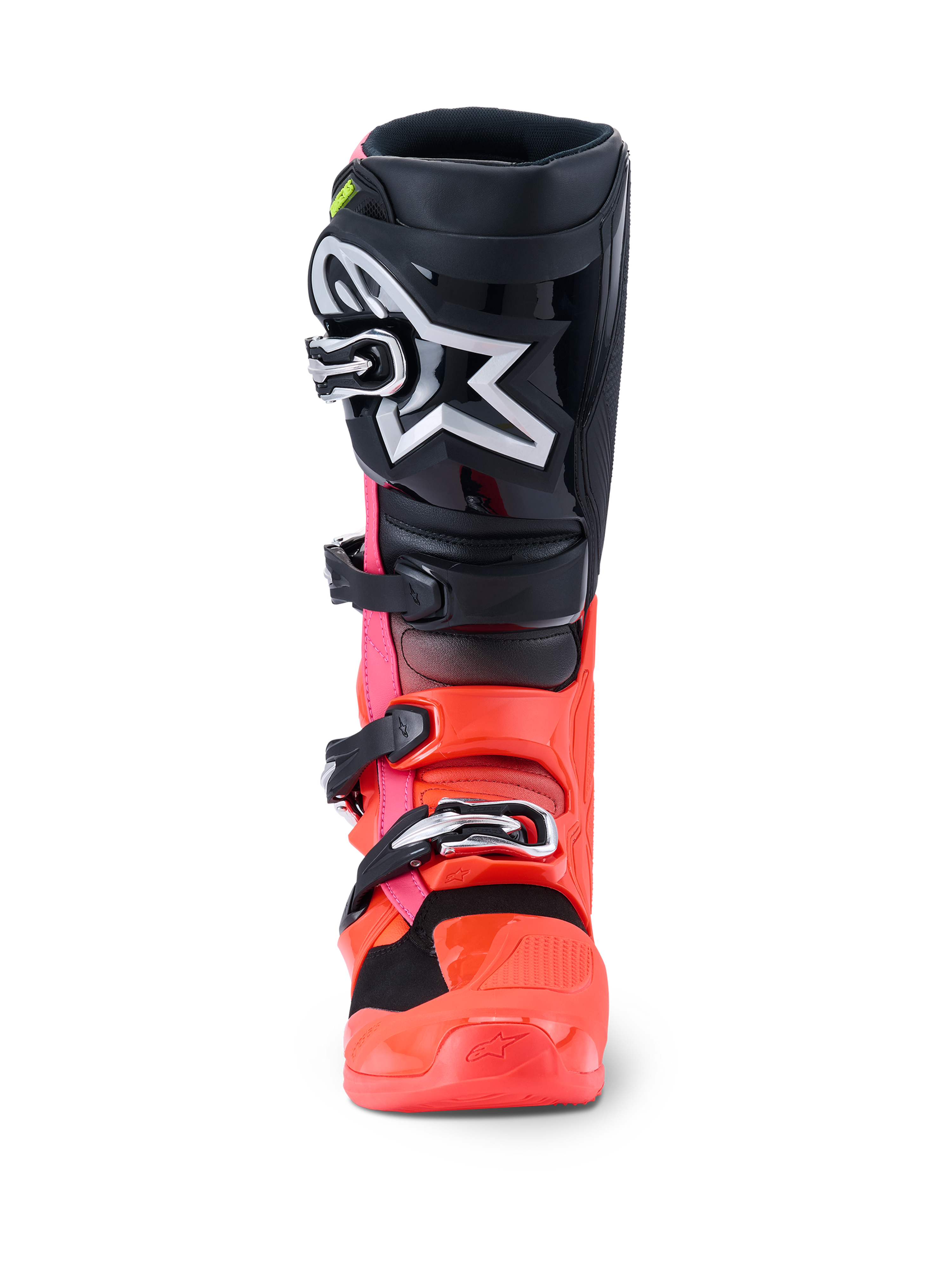 Alpinestars Tech 7 Stiefel, Motocross-Stiefel, Schwarz, Fluoreszierendes Rot und Fluoreszierendes Pink, Vorderansicht mit schwarzer Schienbeinplatte und großem weißen Astars-Logo, fluoreszierendem roten und pinken unteren Chassis sowie silbernem Schnallenverschlusssystem