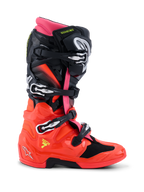 Alpinestars Tech 7 Stiefel, Motocross-Stiefel, Schwarz, Rot Fluo und Pink Fluo, Seitenprofil mit technischem Design, Schnellverschlussschnallen, glänzender TPU-Unterschale und Doppel-Drehpunktsystem für den Offroad-Rennsport