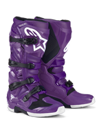 Alpinestars Tech 7 Stiefel, Motocross-Stiefel, Lila, mit schwarzen Schnallen und einem großen weißen Astars-Logo, hochleistungsfähiges Schutzdesign mit Vier-Riemen-Verschluss und strapazierfähiger TPU-Schale für Offroad-Rennen