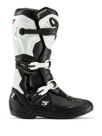 Alpinestars Tech 3 Stiefel, Motocross-Stiefel, Schwarz und Weiß, Seitenansicht mit Drei-Schnallen-Verschlusssystem, schützenden TPU-Paneelen und strapazierfähiger Synthetik-Konstruktion für den Offroad-Rennsport