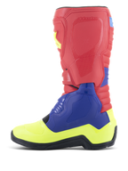 Alpinestars Tech 3 Stiefel, Motocross-Stiefel, Hellrot, Dunkelblau und Gelb Fluo, Seitenansicht, mit lebendigem mehrfarbigem Design, schützenden TPU-Paneelen, verstärkter Fußschale und einer schwarzen, griffigen Gummiaußensohle.