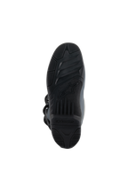 Alpinestars Tech 3 Stiefel, Dunkelgrau Hellgrau Schwarz, Unteransicht der griffigen Gummimischung-Außensohle, strukturiertes schwarzes Profil mit zentralem Alpinestars-Logo, entwickelt für Fußrasten-Kontrolle und Traktion unter Offroad-Bedingungen