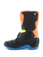 Alpinestars Kids Tech 3S Boots, Motocross-Stiefel, Orange Fluo, Enamel Blue und Gelb Fluo, Seitenansicht mit schwarzen Schutzpanelen, blauer Sohle und orangem Obermaterial, entwickelt für den Jugend-Offroad-Rennsport
