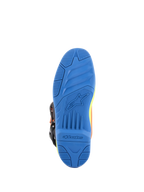 Alpinestars Tech 5 Stiefel, Motocross-Stiefel, Orange Fluo, Enamel Blue und Yellow Fluo, detaillierte Ansicht der Unterseite der blauen Dual-Compound-Sohle mit strukturierter Grifffläche und Alpinestars-Branding
