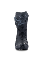 Alpinestars Supertech R Stiefel, Motorrad-Rennstiefel, Schwarz, Vorderansicht mit TPU-Schienbeinplatte und Logo, Mesh-Belüftungseinsätzen und stromlinienförmiger Schutzkonstruktion