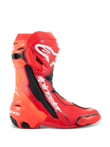 Alpinestars Supertech R Stiefel, Rennmotorradstiefel, Hellrot und Red Fluo, Seitenansicht mit weißem Alpinestars-Logo, TPU-Schienbeinplatte und austauschbarem Zehenschleifer.