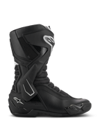 Alpinestars SMX-6 V3 Stiefel, Performance-Motorradstiefel, Schwarz mit weißen Akzenten, seitliche Profilansicht mit TPU-Knöchelschutzsystem, strukturierten Mesh-Flexzonen und verstärkten Fersen- und Zehenkomponenten für Rennstrecke und Straße.