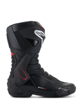 Alpinestars SMX-6 V3 Stiefel, Motorrad-Rennstiefel, Schwarz mit weißen und roten Akzenten, Seitenansicht mit TPU-Knöchelstütze, weißem Schienbein-Logo und texturierten Mesh-Flexzonen, sportliches aerodynamisches Design