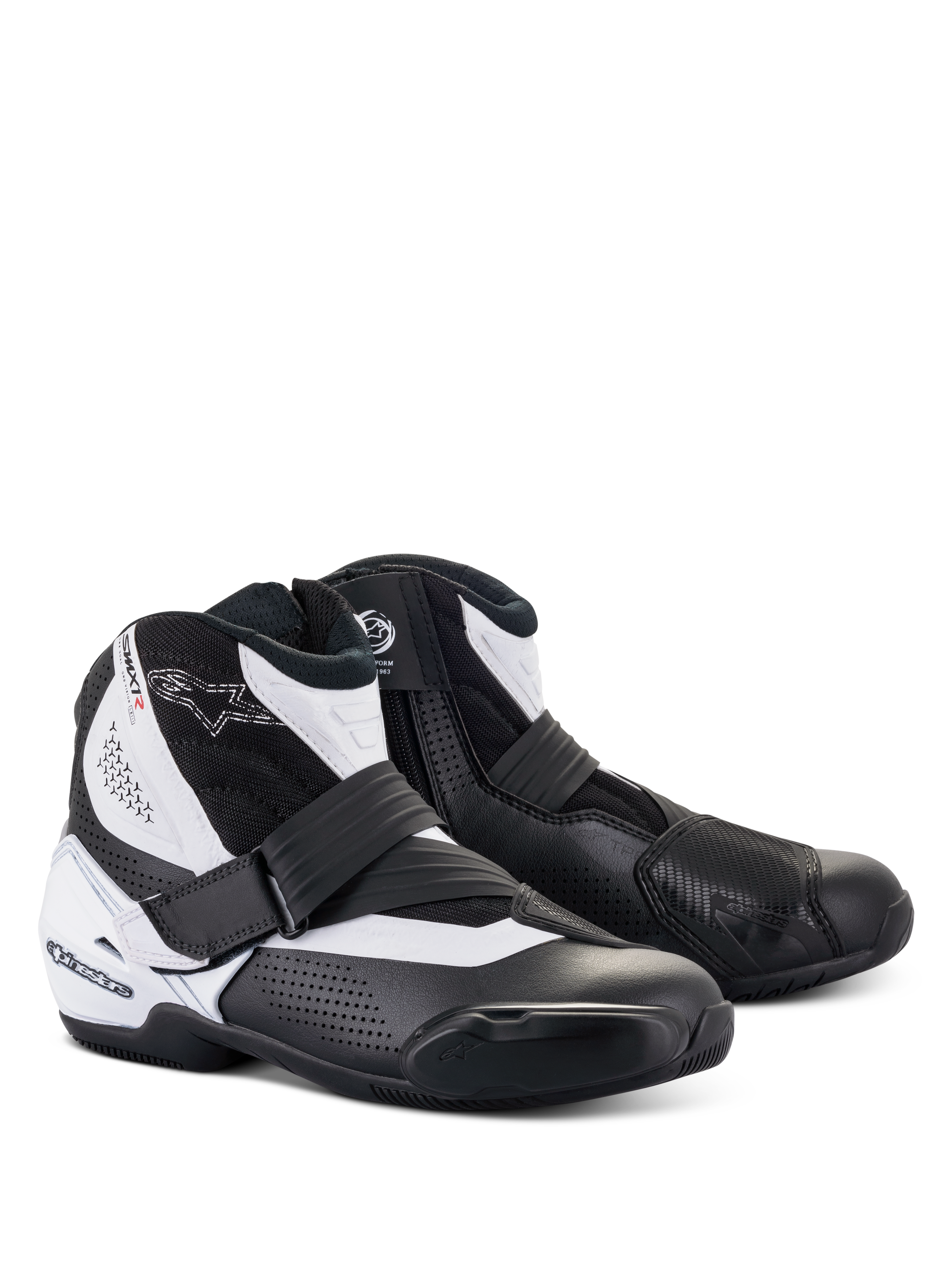 Alpinestars SMX-1 R V2 Vented Boots, niedrig geschnittene Motorradschuhe, Schwarz und Weiß, mit perforiertem Mikrofaser-Obermaterial zur Belüftung, TPU-Fersenkappe und Schaltpolster, seitlicher Reißverschluss mit Riemenverschluss, konzipiert für Performance-Straßen- und Sportfahrten
