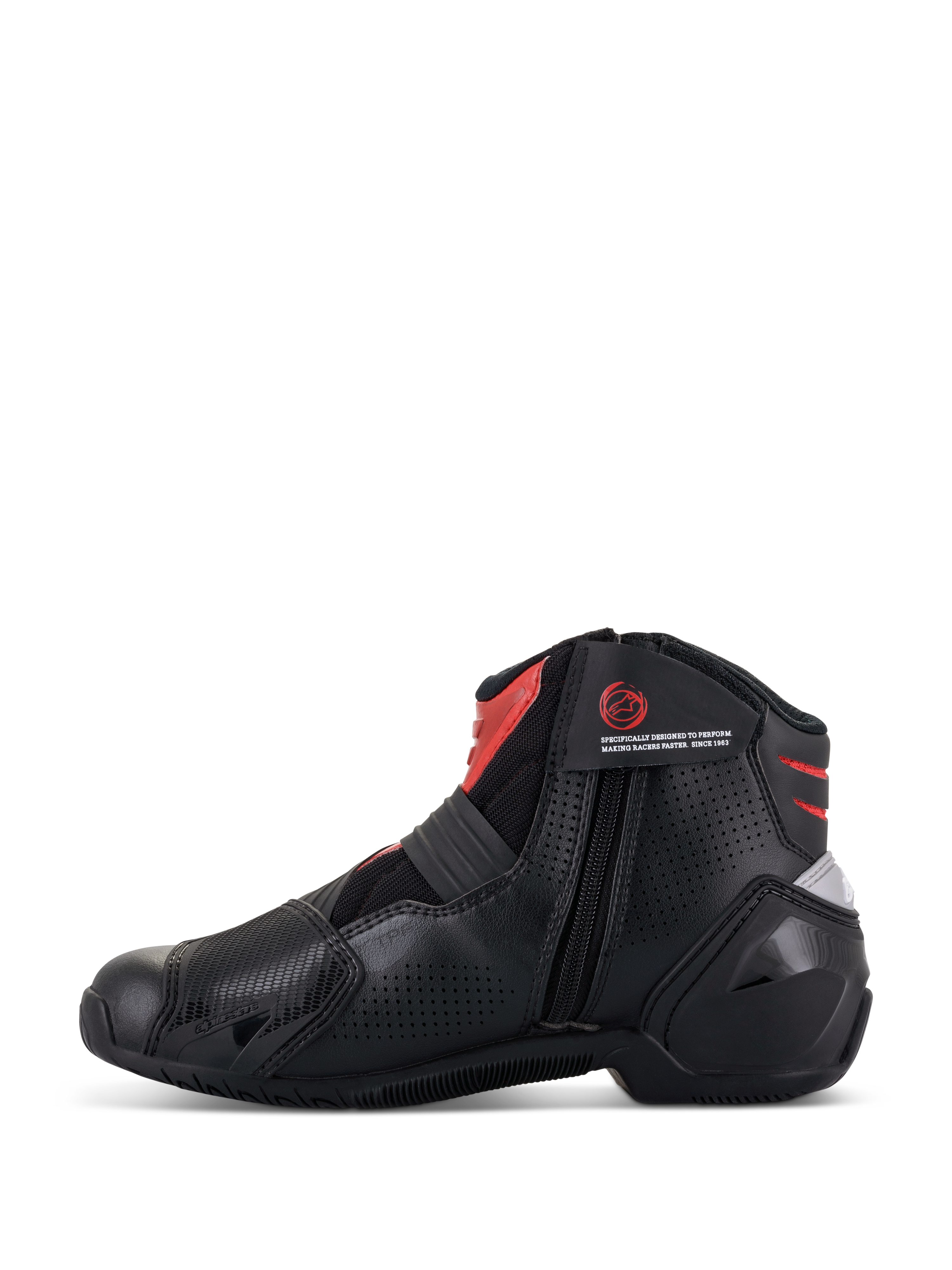 Alpinestars SMX-1 R V2 Vented Stiefel, Schwarz und Rot, niedrig geschnittener Motorradschuh, Seitenansicht mit medialem Reißverschluss, perforiertes Mikrofaser-Obermaterial für Luftzirkulation, rote Akzente an Knöchel und Zunge, Performance-Fußbekleidung für Straßenfahrten.