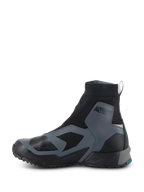 Alpinestars CR-8 GORE-TEX Schuhe, Motorradschuhe, Schwarz und Dunkelgrau, Seitenprofil mit hoch geschnittenem Stretch-Innenschuh, schützende Overlays, 'ALPINESTARS PROTECTS'-Branding am Knöchel und strapazierfähige Gummisohle, wasserdicht und atmungsaktiv für Adventure-Touren.