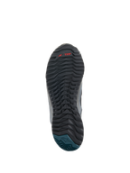 Alpinestars CR-8 GORE-TEX Schuhe, Sohlenansicht, Gummiaußensohle in Schwarz und Dunkelgrau mit texturiertem, wellenförmigem Profil, rotes TPF-Branding, petrolblaue Ferse mit Alpinestars-Logo, strapazierfähiges Design für das Motorradfahren