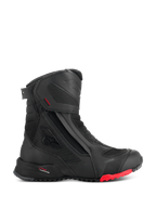 Alpinestars RT-7 Drystar Stiefel, Motorrad-Tourenstiefel, Schwarz mit rotem Sohlenakzent, wasserdicht und atmungsaktiv, Seitenprofil mit seitlichem Reißverschluss und Klettverschluss, texturierte Textileinsätze mit reflektierenden Punkten, robuste Profilsohle, fortschrittliche Synthetikkonstruktion
