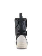 Alpinestars Stella RT-7 Touring Drystar® Damen-Stiefel, Rückansicht, Schwarz und Weiß, mit weißer verstärkter Fersenkappe inklusive Drystar-Branding, hinterer Anziehhilfe und Akkordeon-Textilpaneelen für erhöhte Flexibilität.