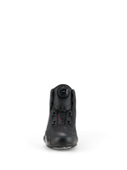 Alpinestars Celer Schuhe, Motorradschuhe, Schwarz, Vorderansicht mit integriertem Rotor-Verschlusssystem, technische Mikrofaser-Konstruktion mit schlankem Profil und verstärktem Zehenbereich.