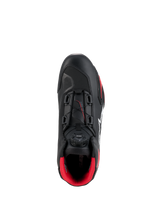 Alpinestars Celer Schuhe, Schwarz und Bright Red, Draufsicht mit Fokus auf das Rotor-Verschlusssystem, technische Mikrofaser-Konstruktion und leuchtend rotes Innenfutter, Sport-Motorradschuhe