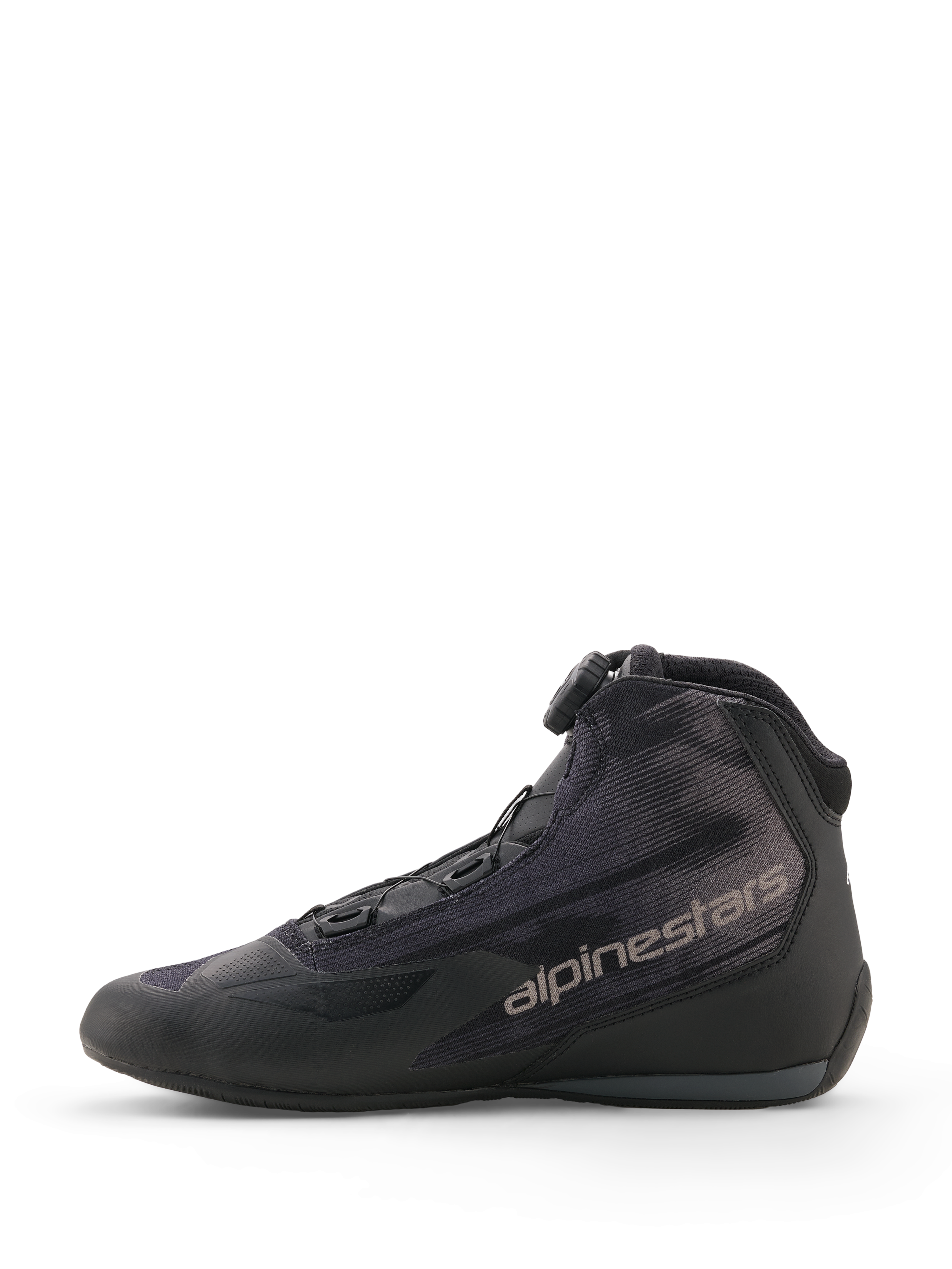 Alpinestars Celer Superair Schuhe, Schwarz und Dunkelgrau, Sport-Motorradschuhe, Seitenprofil-Ansicht mit hochluftdurchlässigem Textil-Obermaterial, Rotor-Verschlusssystem und grauem Alpinestars-Branding an der Seite.