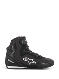 Alpinestars Faster-3 Rideknit Schuhe, schwarzer High-Top-Motorradschuh, weißes Stern-Logo, strukturierte Strick- und Mesh-Konstruktion, Schnürverschluss mit Knöchelriemen, verstärkte Ferse und Zehenpartie, flache Sohle mit weißen Akzenten