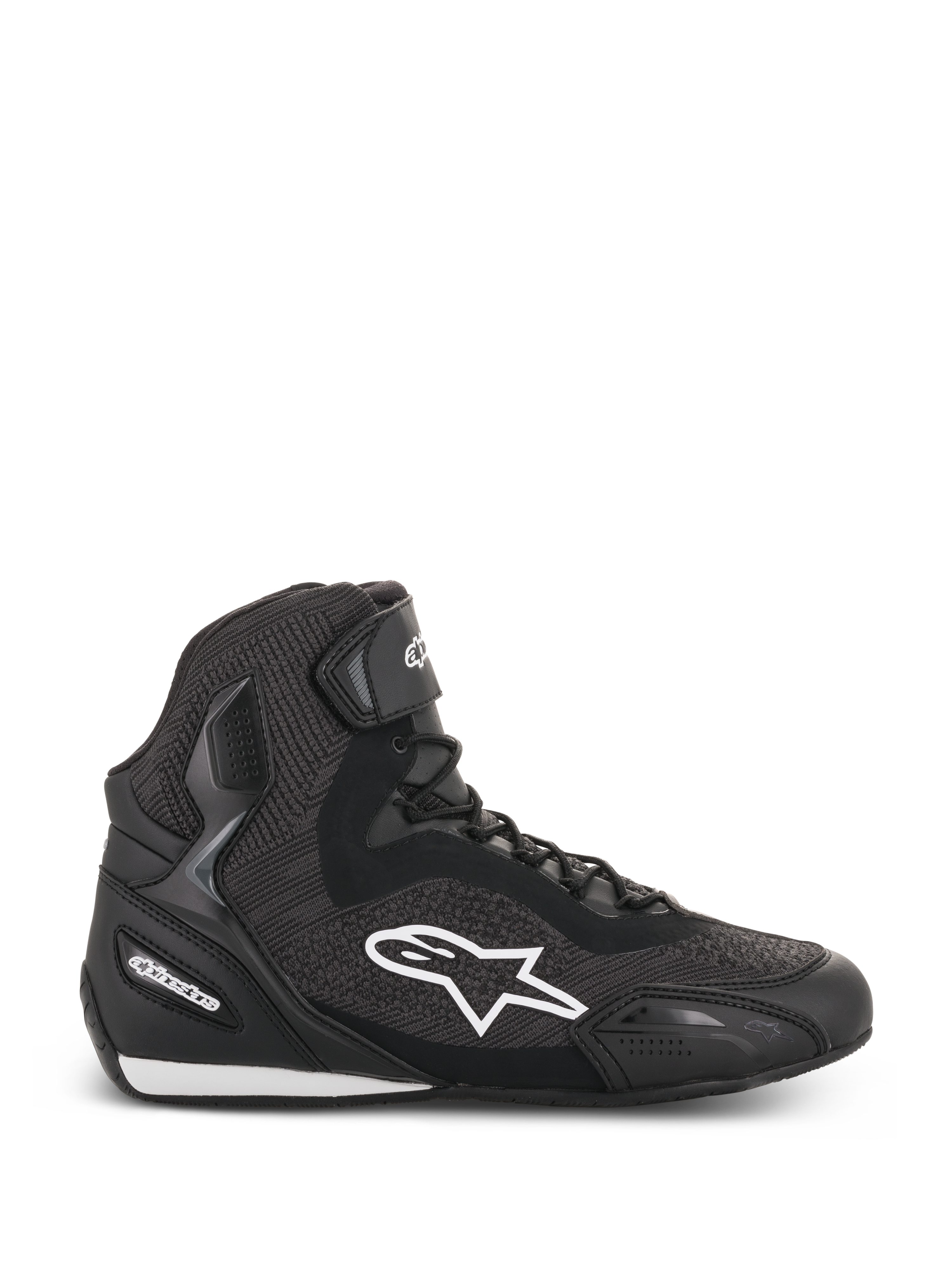 Alpinestars Faster-3 Rideknit Schuhe, schwarzer High-Top-Motorradschuh, weißes Stern-Logo, strukturierte Strick- und Mesh-Konstruktion, Schnürverschluss mit Knöchelriemen, verstärkte Ferse und Zehenpartie, flache Sohle mit weißen Akzenten