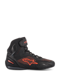 Alpinestars Faster-3 Rideknit® Schuhe, Motorradschuh, Schwarz und Rot Fluo, Seitenansicht, Obermaterial aus atmungsaktivem Strickgewebe und Mikrofaser, fluoreszierend rotes Alpinestars-Logo und Branding, leichtes Schutzschuhwerk für Straßen- und Stadtfahrten