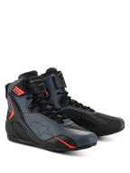 Alpinestars Faster-4 Schuhe, Motorradschuhe, Schwarz, Grau und Rot Fluo, nahtloses Obermaterial aus Mikrofaser mit schützenden TPU-Einsätzen, Schnürverschluss mit Klettverschlussriemen, sportliches aerodynamisches Profil für Straßenfahrten