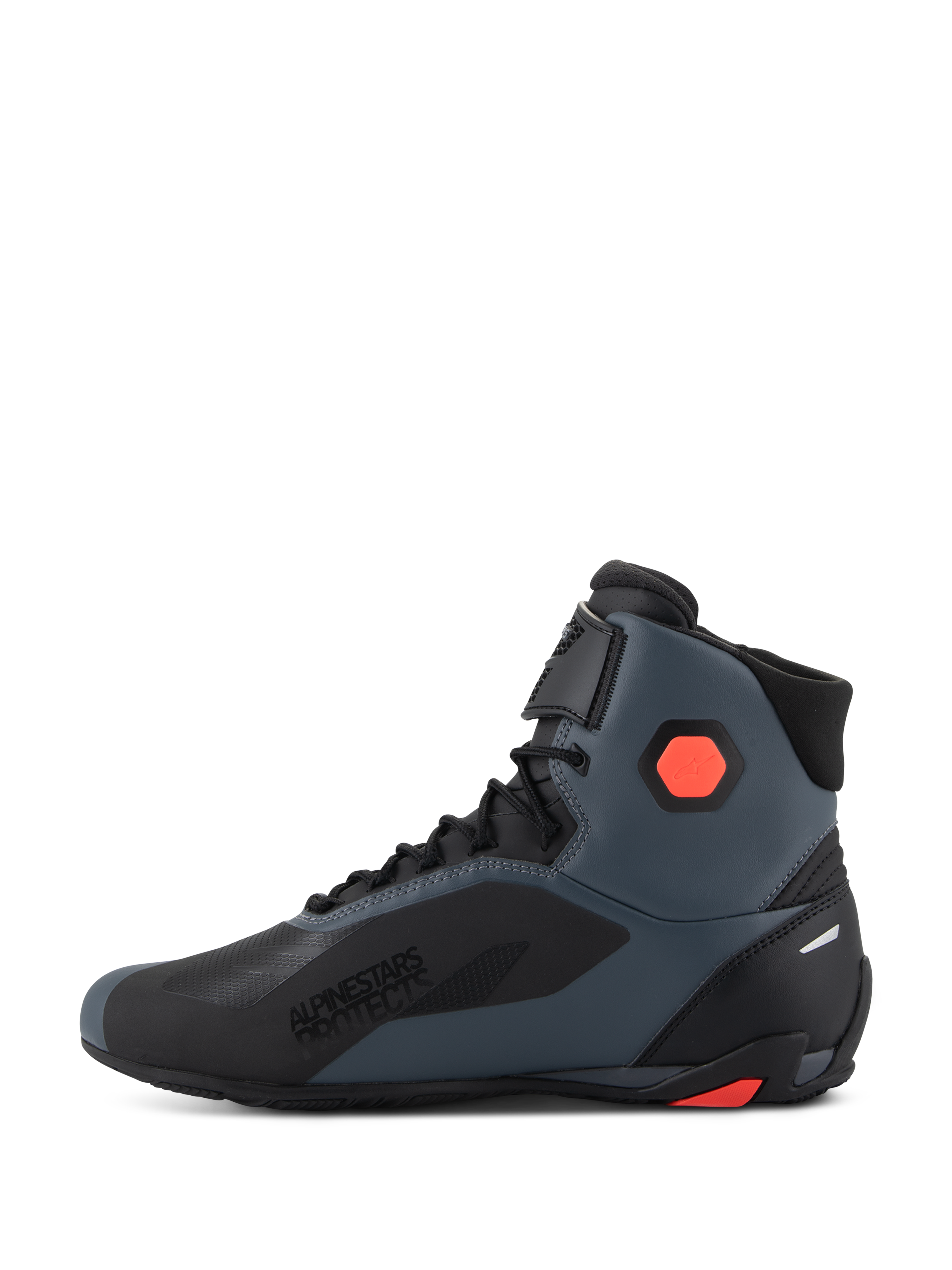 Alpinestars Faster-4 Schuhe, Motorradschuhe, Schwarz, Grau und Rot Fluo, Seitenansicht mit „Alpinestars Protects“-Branding, technische Mikrofaser-Konstruktion mit Schnürung und Klettverschluss, schützende Knöchel- und Fersendetails für Straßenfahrten