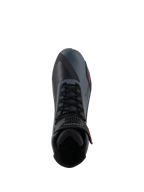 Alpinestars Faster-4 Schuhe, Motorradschuhe, Schwarz, Grau und Fluo-Rot, Draufsicht mit Fokus auf Schnürverschluss und Knöchelriemen, technisches Mikrofaser-Obermaterial mit nahtlosen Paneelen, sportliches Design für Performance-Straßenfahrten.