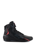 Alpinestars Stella Faster-4 Schuhe, Damen-Motorradschuhe, Schwarz mit Diva Pink Akzenten, Seitenansicht, High-Top-Design mit Schnürung und Knöchelriemen, sportliches urbanes Schutzschuhwerk