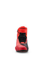 Alpinestars MM93 Faster-4 Schuhe, Motorradschuhe, Neonrot und Hellrot mit schwarzen Akzenten, Vorderansicht mit schwarzen Schnürsenkeln, verstellbarem rotem TPR-Riemen mit Alpinestars-Branding und leichter Mikrofaser-Konstruktion.