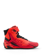 Alpinestars MM93 Faster-4 Schuhe, Motorradschuhe, Rot Fluo, Hellrot und Schwarz, Seitenansicht, mit markantem 93 Marc Marquez Branding, Schnürverschluss mit Klettverschluss am Knöchel und schützenden TPR-Details.