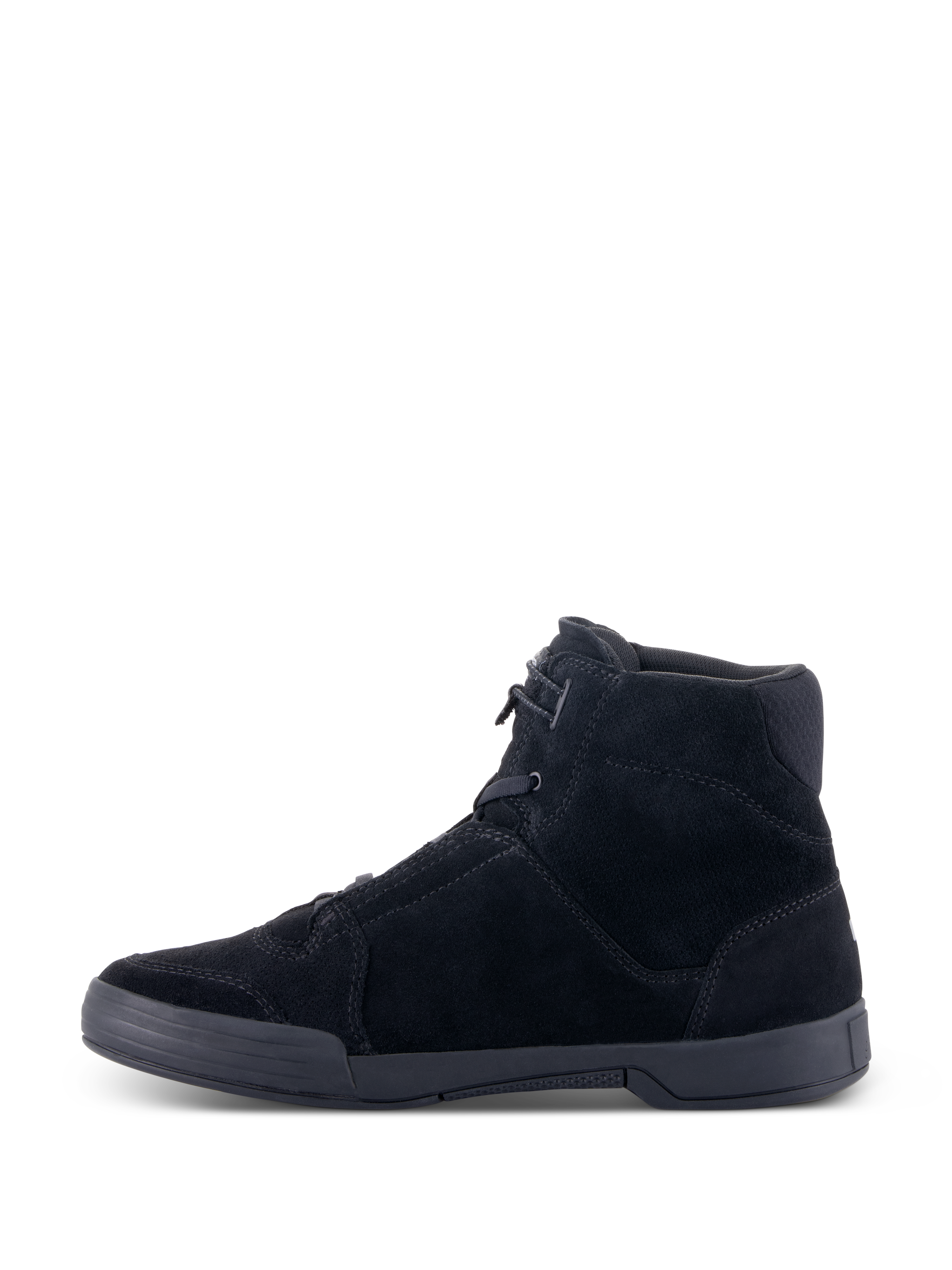 Alpinestars Chrome Schuhe, urbane Motorradschuhe, Schwarz, Seitenprofil-Ansicht zeigt Obermaterial aus Spaltwildleder und flache Gummischalensohle, High-Top-Silhouette mit lässigem Streetwear-Styling.
