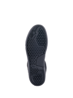 Alpinestars Chrome Schuhe, Sohlenansicht, Schwarz, mit fortschrittlicher Gummimischung-Cup-Sohle, hexagonalem Grip-Muster und Alpinestars-Branding, urbane Motorradschuhe